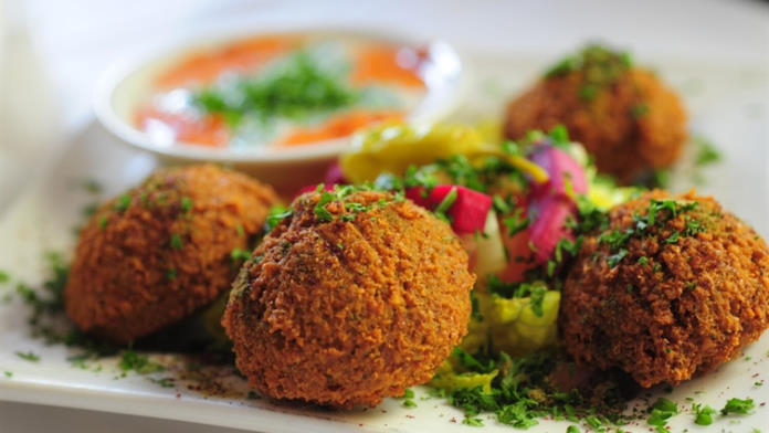 Ortadoğu Mutfağından Nefis Falafel Tarifi ve Falafel Sosu