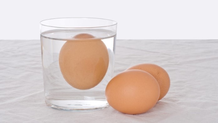 Bayat yumurta nasıl anlaşılır? Bayat yumurta testi.