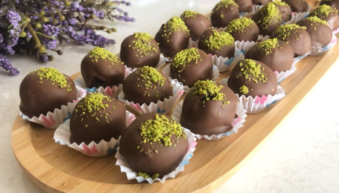 3 malzemeli tatlılar; oreolu çikolatali ikramlık lezzet topları tarifi
