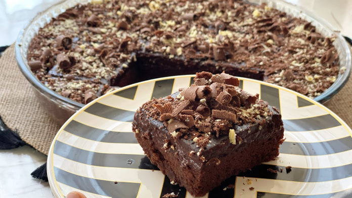Çat Kapı Gelen Misafire Pratik Çözüm: Çikolatalı Pudingli Pasta