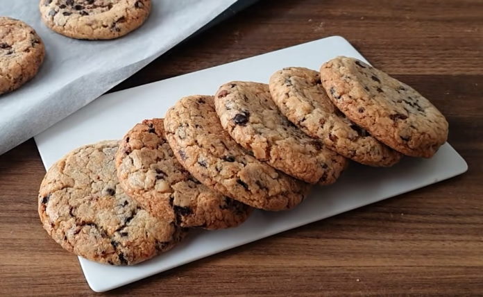 Cookie tarifi. Amerikan kurabiyesi Chocolate Chip Cookie nasıl yapılır?