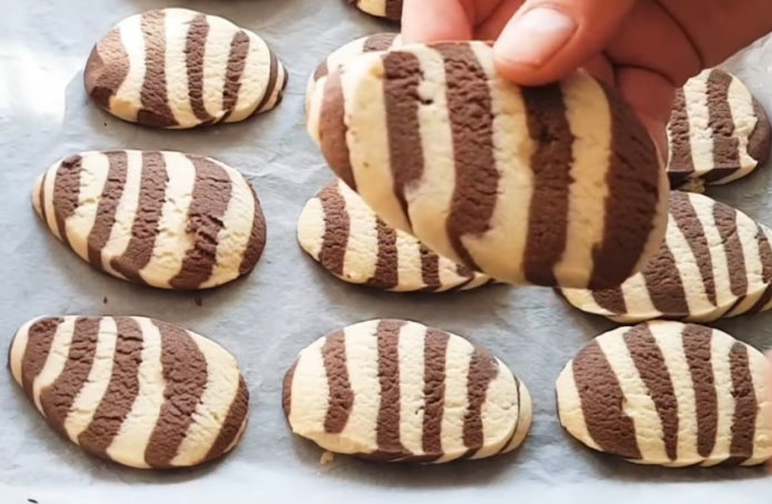 Zebra un kurabiyesi, kakaolu un kurabiyesi nasıl yapılır tarifi.