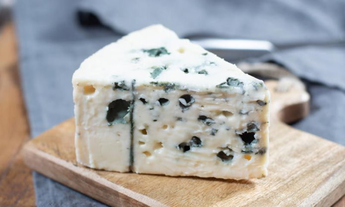Rokfor peyniri nedir? nasıl yapılır? nerede satılır? faydaları nedir?